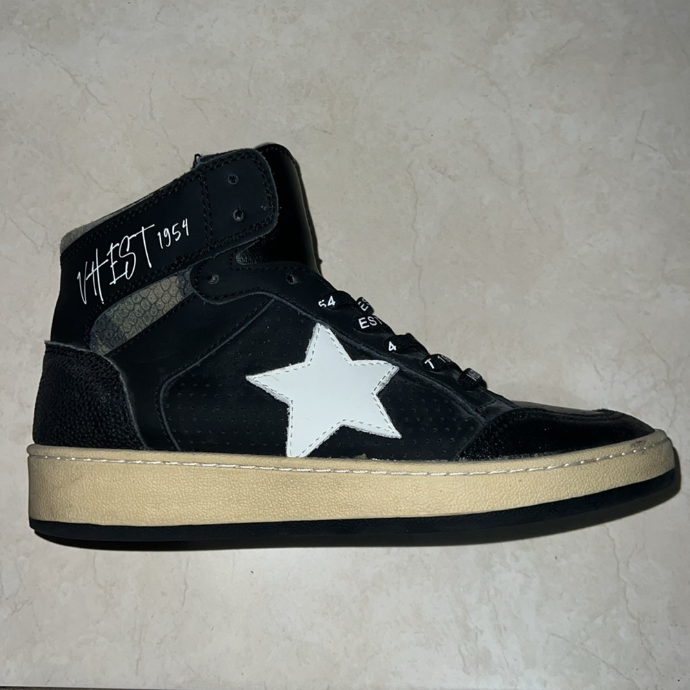 PO: VH Dreamy Star High Top Sneakers - Black/White
